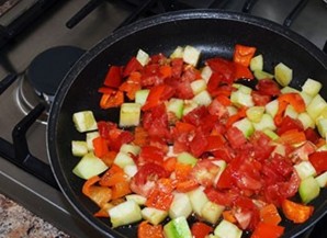Омлет с брынзой и помидорами   - фото шаг 2