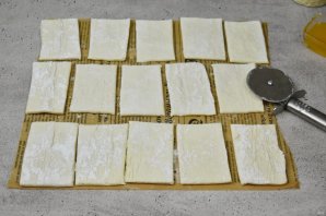 Слойки с камамбером и грушей - фото шаг 3