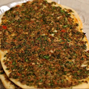 Турецкая пицца "Лахмакун" - фото шаг 15