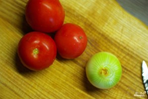 Яичница с помидорами - фото шаг 1