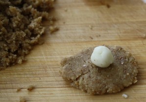 Сыр с грецким орехом в домашних условиях - фото шаг 4