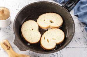 Гренки с молоком и яйцом - фото шаг 8