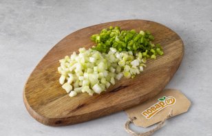 Салат из брокколи и сельдерея - фото шаг 4