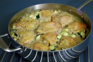 Рис с курицей в соусе в духовке - фото шаг 8