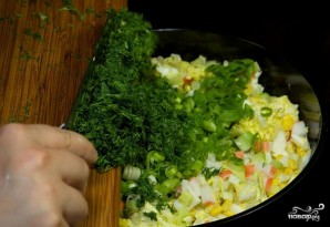 Крабовый салат с огурцом без риса - фото шаг 8