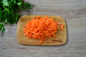 Куриные голени с луком и морковью - фото шаг 4