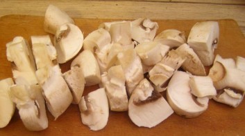 Курица с грибами в сливках - фото шаг 4