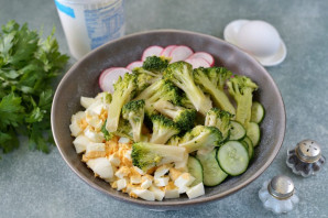Салат из брокколи и редиса - фото шаг 5