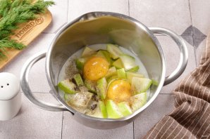 Блинчики из кабачков с курицей - фото шаг 3