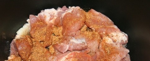 Мясо со сметаной в мультиварке - фото шаг 2