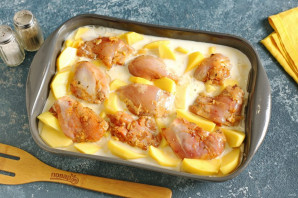 Картошка с курицей в молоке в духовке - фото шаг 5