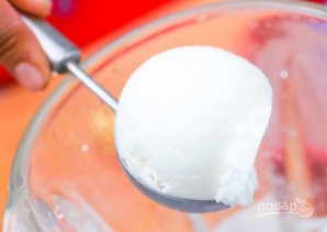 Смузи с клубникой и мороженым - фото шаг 5