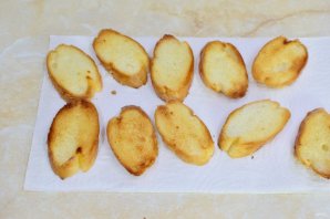 Бутерброды с горбушей соленой - фото шаг 3