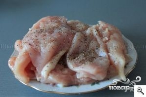 Куриные отбивные в панировочных сухарях - фото шаг 3