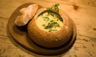 Суп в тарелке из хлеба - фото шаг 5