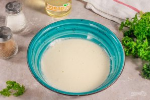 Пышный омлет на сковороде без молока - фото шаг 4