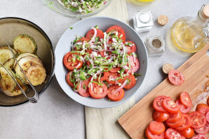 Салат из кабачков и помидоров - фото шаг 8
