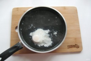 Яичница по-турецки с йогуртом - фото шаг 4