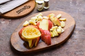 Салат с сельдереем, ананасом и яблоками - фото шаг 2