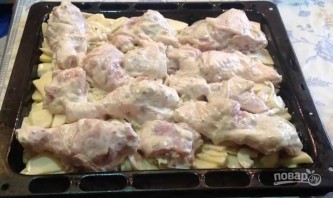 Курица с картошкой, чесноком и майонезом - фото шаг 5