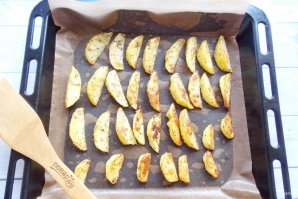 Картофельные дольки с чесноком - фото шаг 7
