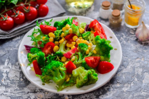 Салат с брокколи и кукурузой - фото шаг 6