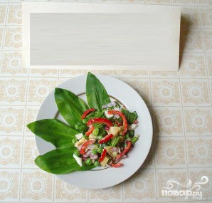 Весенний салат с черемшой и маринованными кабачками - фото шаг 6