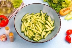 Салат с кальмаром, огурцом и яблоком - фото шаг 4