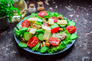 Зеленый салат с мидиями - фото шаг 5