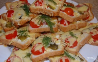 Бутерброды горячие с колбасой и сыром - фото шаг 6