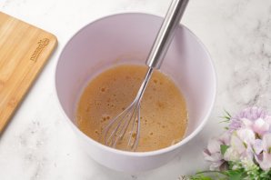 Оладушки на кислом молоке - фото шаг 3