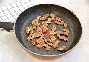 Салат "Гранатовый браслет" с сыром - фото шаг 2