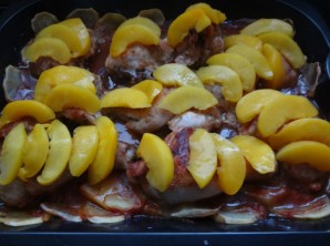 Курица с абрикосами в духовке - фото шаг 3