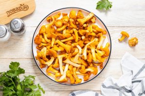 Тушеная картошка с лисичками - фото шаг 3