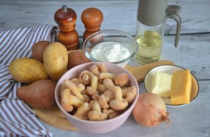 Опята с картошкой в духовке