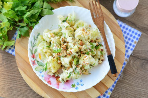 Салат с цветной капустой, орехами и зеленью - фото шаг 9