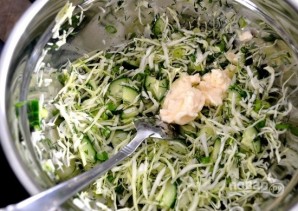 Салат со свежей капустой и огурцом - фото шаг 6