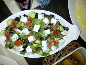 Овощной салат с сыром фета - фото шаг 6