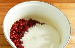 Красная смородина с сахаром (варенье) - фото шаг 3