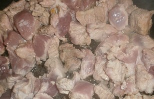 Свинина, жаренная на сковороде кусочками - фото шаг 2