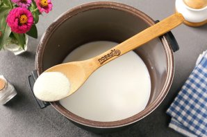 Манная каша на молоке в мультиварке "Поларис" - фото шаг 3