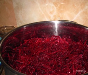 Салат из красной свеклы на зиму - фото шаг 2