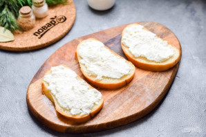 Бутерброды с форелью и творожным сыром - фото шаг 2