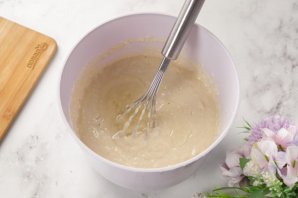 Оладушки на кислом молоке - фото шаг 8