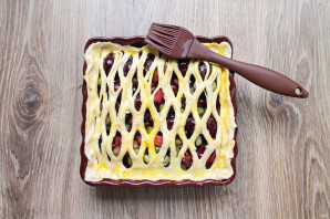 Пирог с ревенем и вишней - фото шаг 9