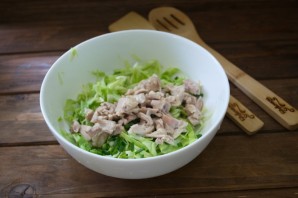Салат с изюмом и курицей  - фото шаг 2