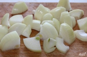 Куриные окорочка с картошкой в духовке - фото шаг 3