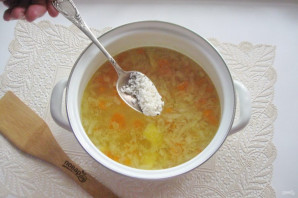 Рисовый суп с тушенкой - фото шаг 5