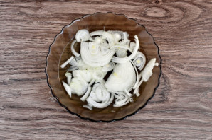 Салат с фасолью и селедкой - фото шаг 2