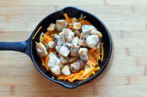 Суп-лапша с курицей и белыми грибами - фото шаг 3